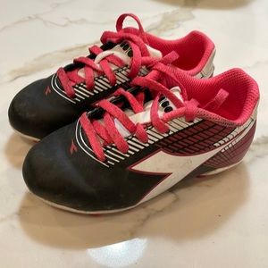 Toddler kids Diadora cleats. Size K9.5